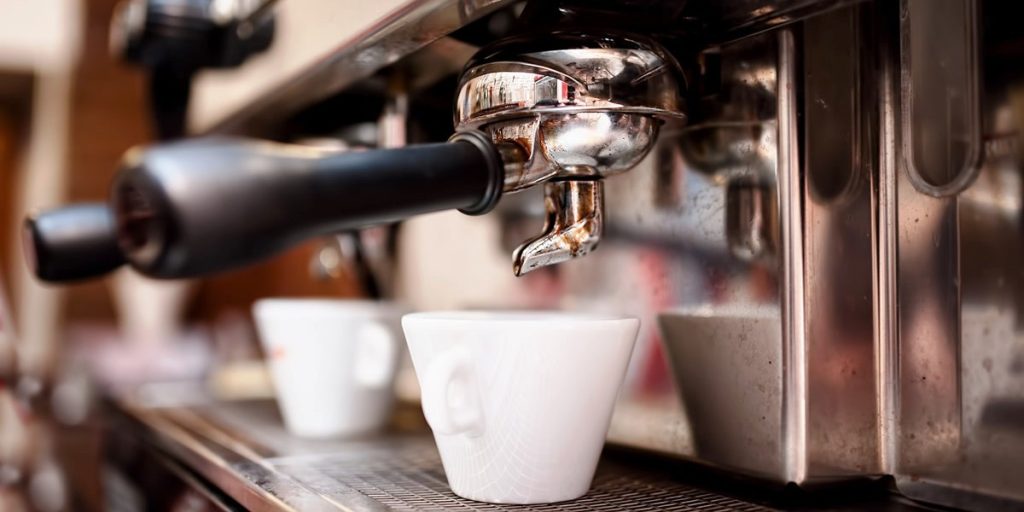 Balance entre beneficios e inconvenientes del café