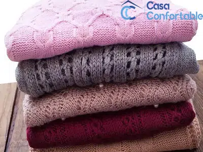 Jersey de lana extendido para plancharlo con poca presión