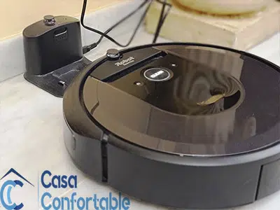 Roomba I7 en su base de carga