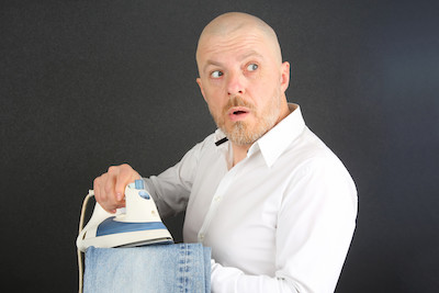 Pantalón extendido para planchar una pierna cada vez