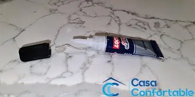 quitar super glue de la encimera