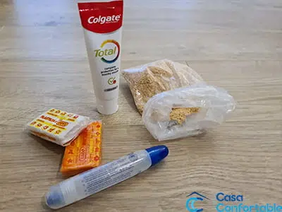 Rotulador y materiales de retoque para pequeños arañazos de madera