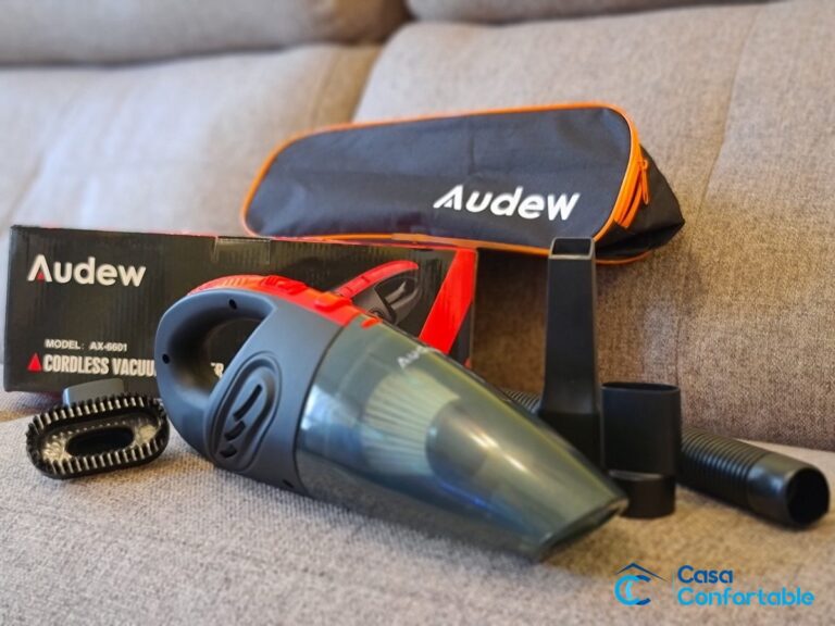 Aspirador de mano Audew AX-6601 con su caja, la bolsa de accesorios y las boquillas