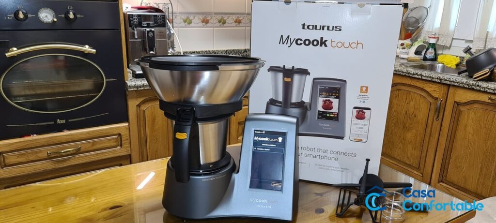 El Taurus Mycook Touch recién sacado, con su caja detrás