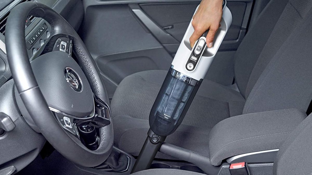 El Bosch Flexxo aspirando el interior de un coche