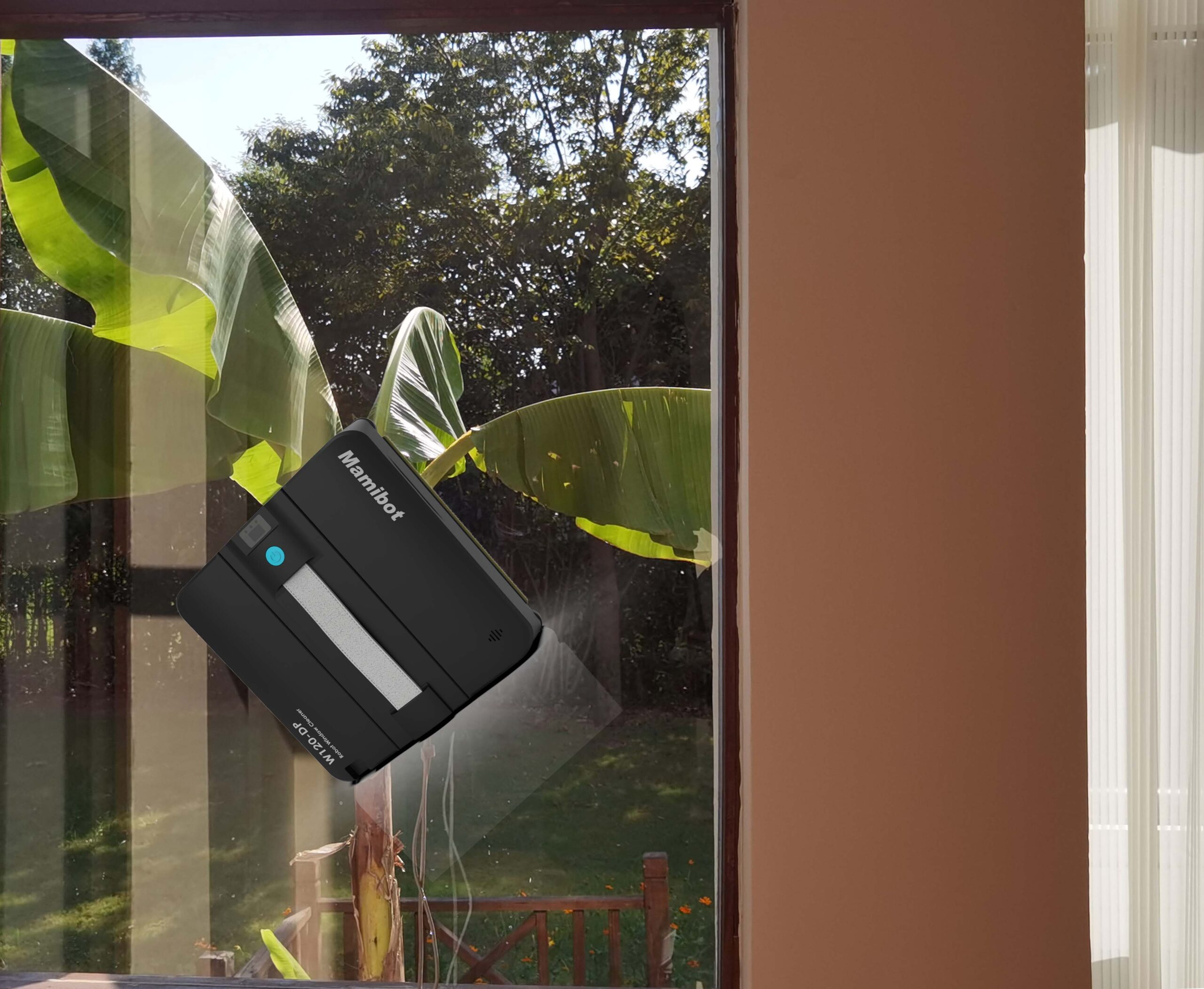 Mamibot W120-DP trabajando sobre un ventanal